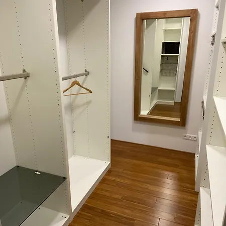 Old Town Apartment *
